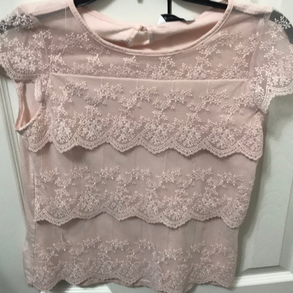 A blouse - Picture 1 of 2